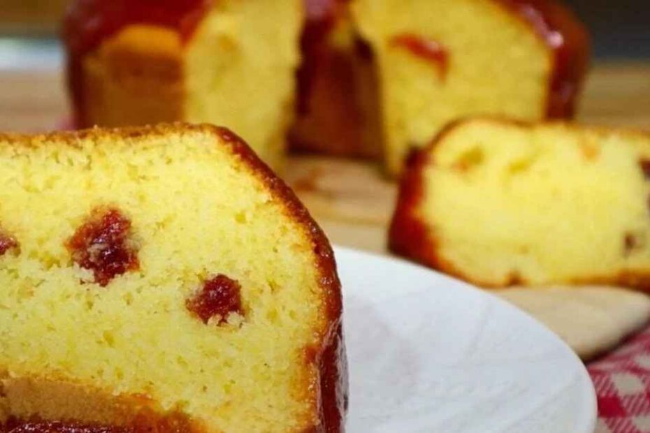 Bolo de Fubá com Goiabada - Receita Tradicional Brasileira